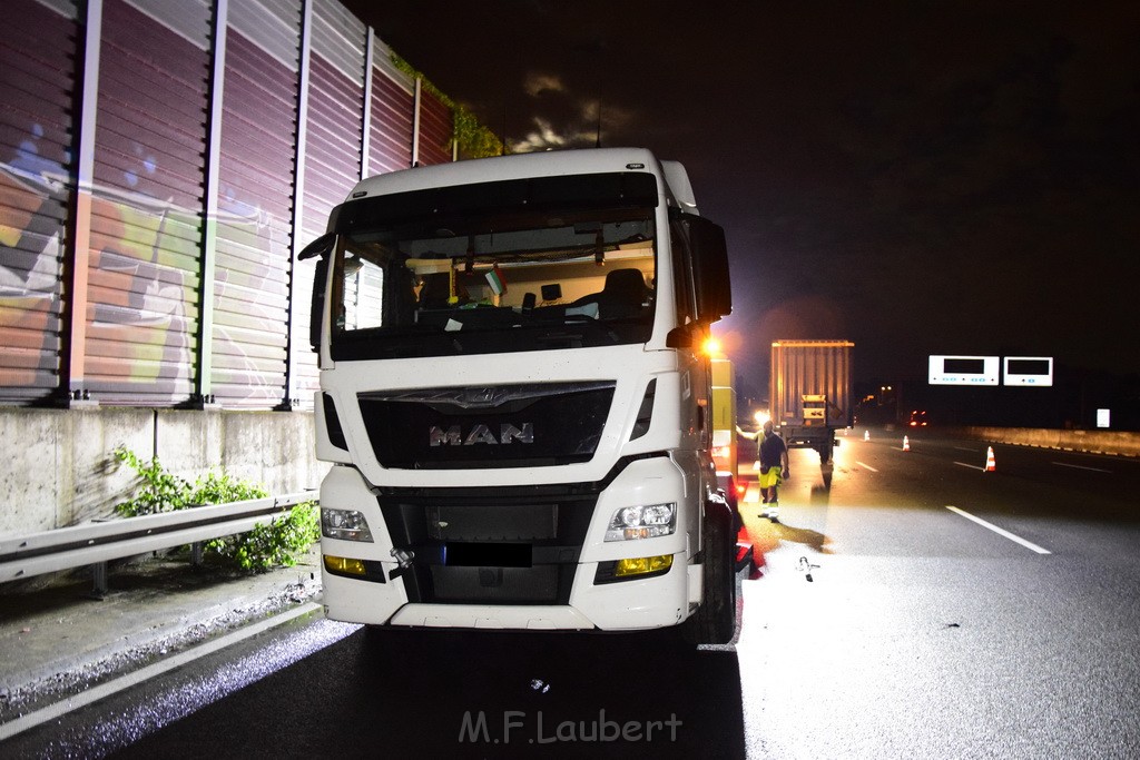 LKW Verfolgung A 3 Rich Oberhausen gestellt mit Nagelbrett Hoehe AS Koeln Dellbrueck P35.JPG - Miklos Laubert